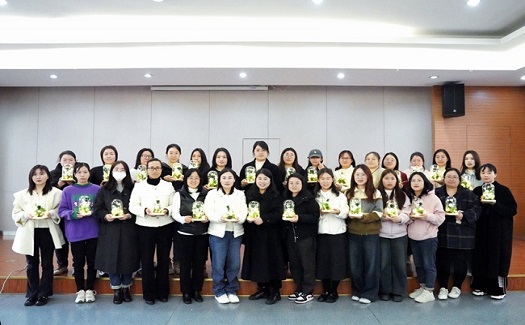 芳華灼灼三月天 情意綿綿暖心扉丨中非經(jīng)貿(mào)港舉辦“三八”婦女節(jié)手作沙龍活動