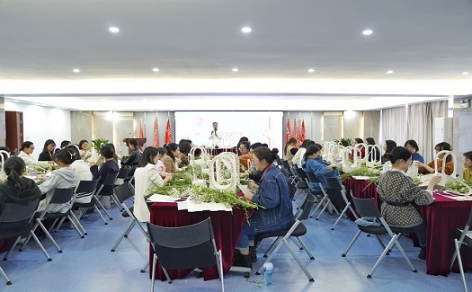 巧手展風采 巾幗綻芳華|中非經(jīng)貿(mào)港舉辦“三八”婦女節(jié)插花手作活動