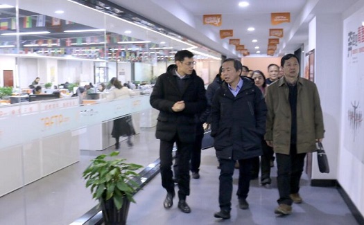 省經(jīng)信委領(lǐng)導(dǎo)調(diào)研中非經(jīng)貿(mào)港