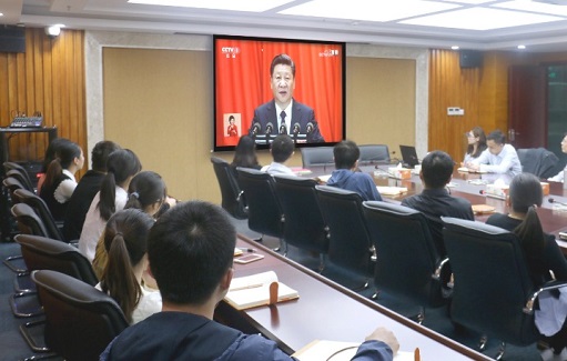 中非經(jīng)貿(mào)港黨員干部認(rèn)真收看十九大開(kāi)幕盛況