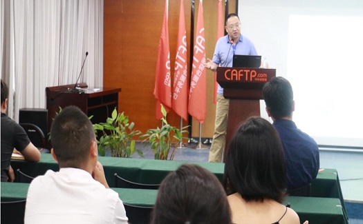 市國稅局進(jìn)出口處副處長王劍為我公司員工傳授防騙稅技能